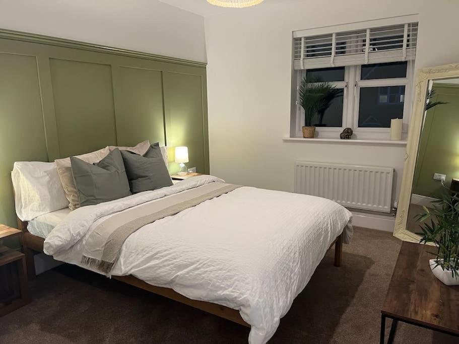 Stunning Home In Astley Tyldesley Екстериор снимка