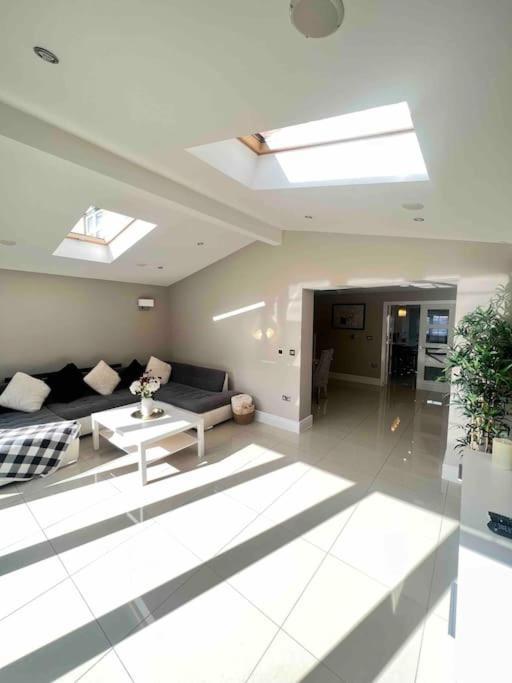 Stunning Home In Astley Tyldesley Екстериор снимка